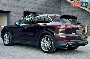 Внедорожник / Кроссовер Porsche Cayenne 2018 в 