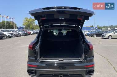Позашляховик / Кросовер Porsche Cayenne 2016 в 