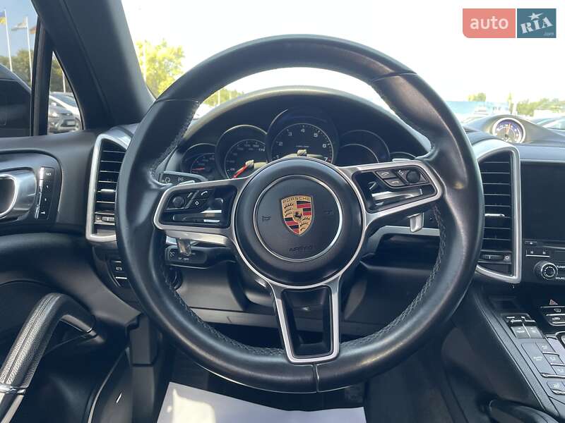 Позашляховик / Кросовер Porsche Cayenne 2016 в Дніпрі