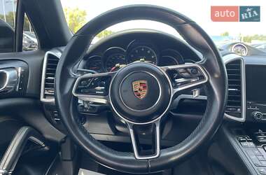 Позашляховик / Кросовер Porsche Cayenne 2016 в 