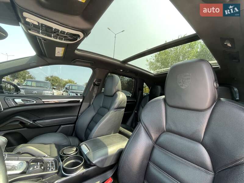 Позашляховик / Кросовер Porsche Cayenne 2016 в Дніпрі
