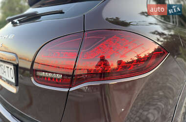 Внедорожник / Кроссовер Porsche Cayenne 2014 в 