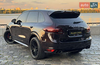 Внедорожник / Кроссовер Porsche Cayenne 2014 в 