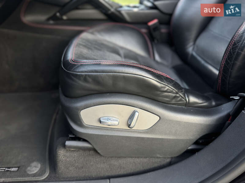 Внедорожник / Кроссовер Porsche Cayenne 2014 в Львове