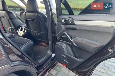 Внедорожник / Кроссовер Porsche Cayenne 2014 в 