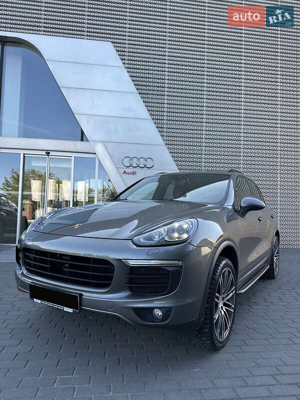 Внедорожник / Кроссовер Porsche Cayenne 2015 в Киеве