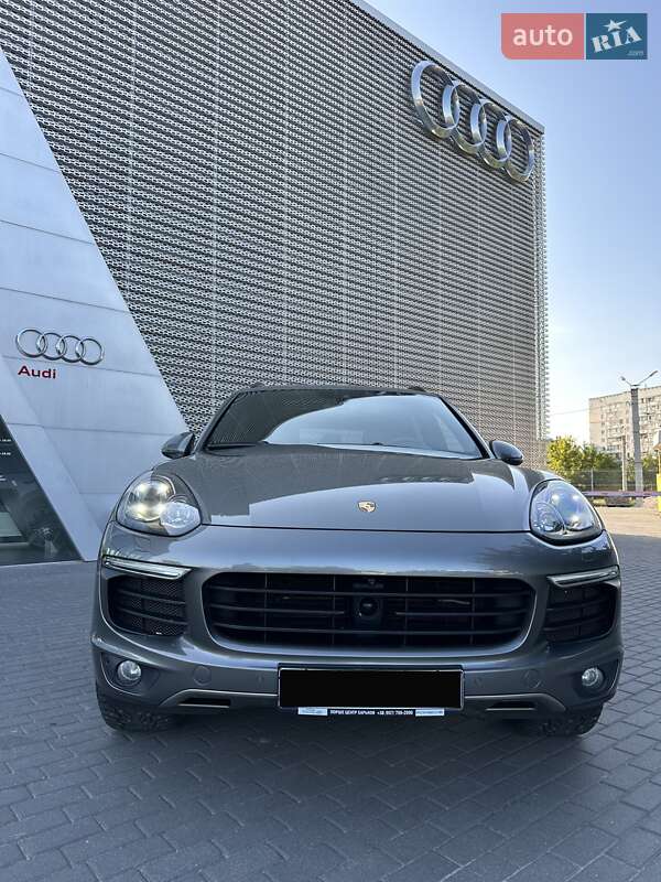 Внедорожник / Кроссовер Porsche Cayenne 2015 в Киеве