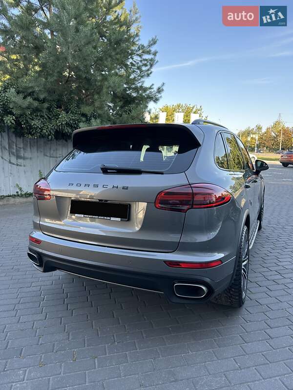 Внедорожник / Кроссовер Porsche Cayenne 2015 в Киеве