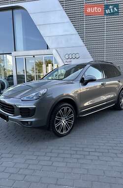 Внедорожник / Кроссовер Porsche Cayenne 2015 в Киеве