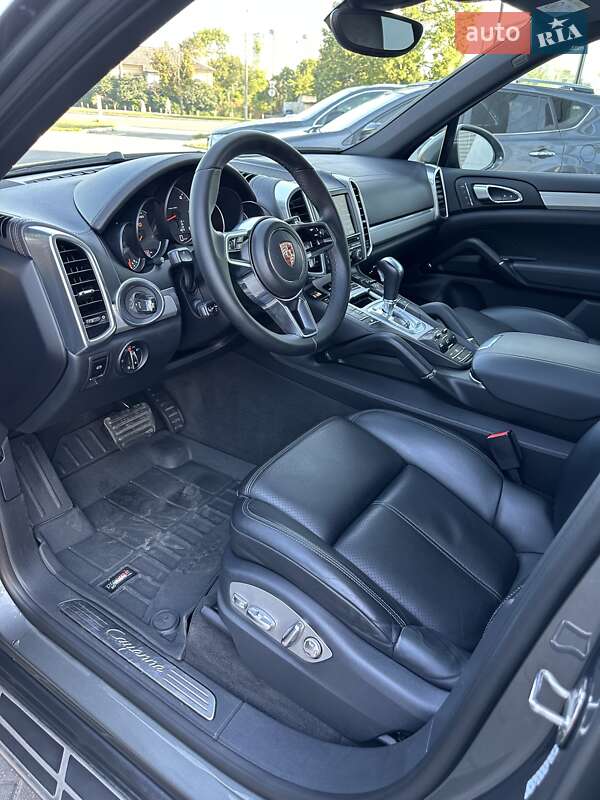 Внедорожник / Кроссовер Porsche Cayenne 2015 в Киеве
