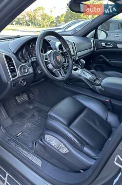 Внедорожник / Кроссовер Porsche Cayenne 2015 в 