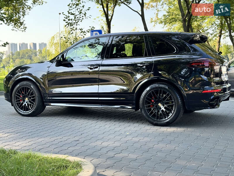Внедорожник / Кроссовер Porsche Cayenne 2017 в Киеве