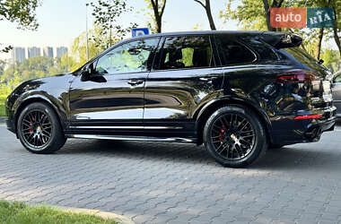 Внедорожник / Кроссовер Porsche Cayenne 2017 в 