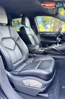 Внедорожник / Кроссовер Porsche Cayenne 2017 в 