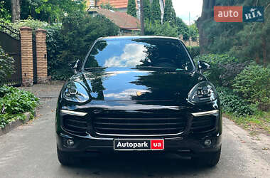 Внедорожник / Кроссовер Porsche Cayenne 2017 в 