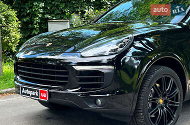 Внедорожник / Кроссовер Porsche Cayenne 2017 в 