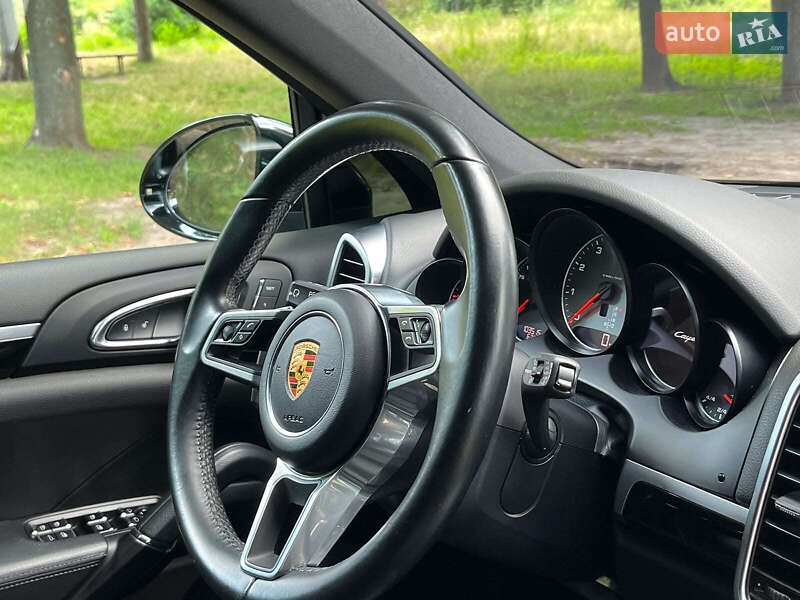 Внедорожник / Кроссовер Porsche Cayenne 2017 в Киеве
