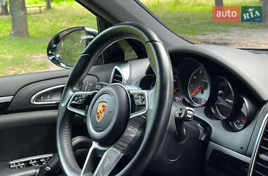 Внедорожник / Кроссовер Porsche Cayenne 2017 в 