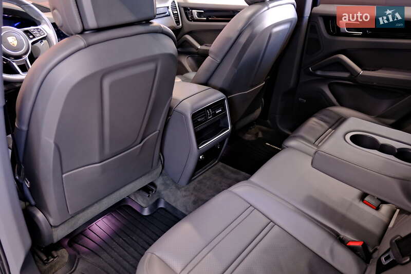 Внедорожник / Кроссовер Porsche Cayenne 2019 в Одессе