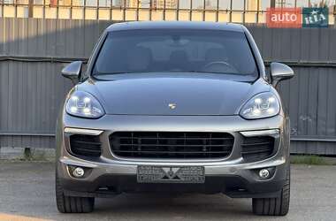 Внедорожник / Кроссовер Porsche Cayenne 2015 в 