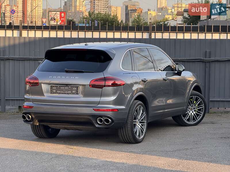 Позашляховик / Кросовер Porsche Cayenne 2015 в Києві
