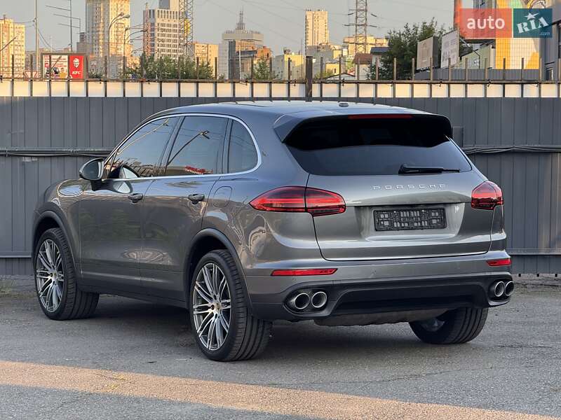 Позашляховик / Кросовер Porsche Cayenne 2015 в Києві