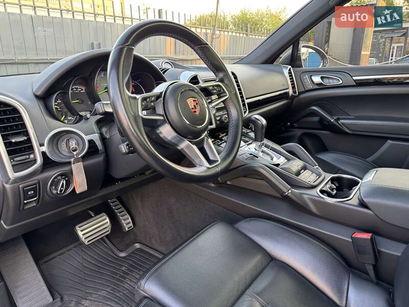 Позашляховик / Кросовер Porsche Cayenne 2015 в Києві