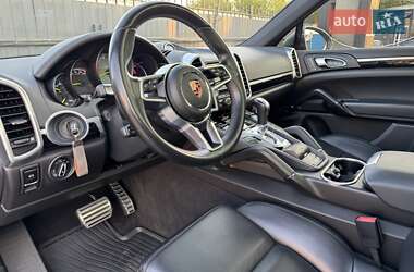 Внедорожник / Кроссовер Porsche Cayenne 2015 в 