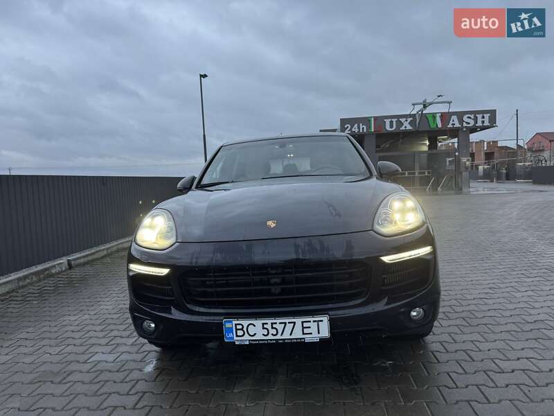 Внедорожник / Кроссовер Porsche Cayenne 2015 в Львове