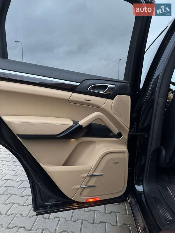 Внедорожник / Кроссовер Porsche Cayenne 2015 в Львове
