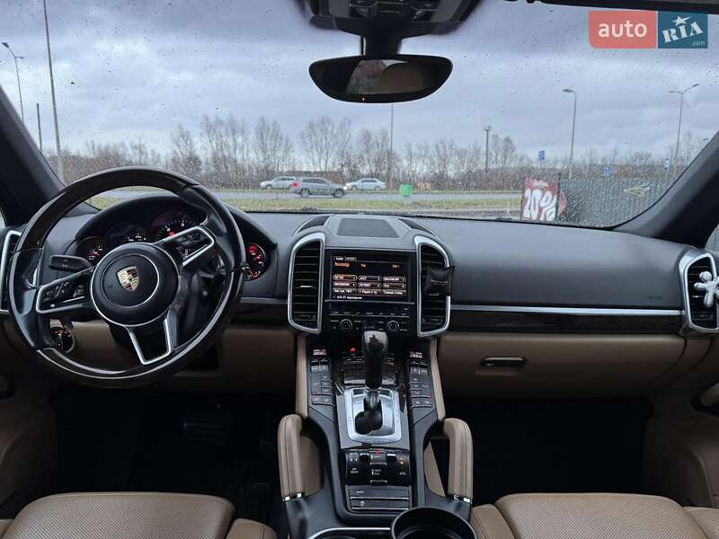 Внедорожник / Кроссовер Porsche Cayenne 2015 в Львове