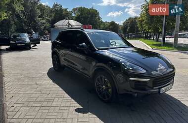 Внедорожник / Кроссовер Porsche Cayenne 2017 в 