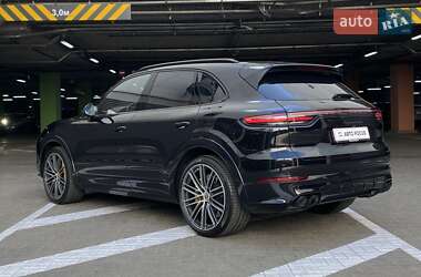 Внедорожник / Кроссовер Porsche Cayenne 2020 в 