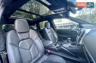 Внедорожник / Кроссовер Porsche Cayenne 2014 в 