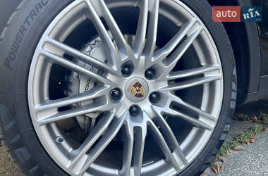 Внедорожник / Кроссовер Porsche Cayenne 2014 в 