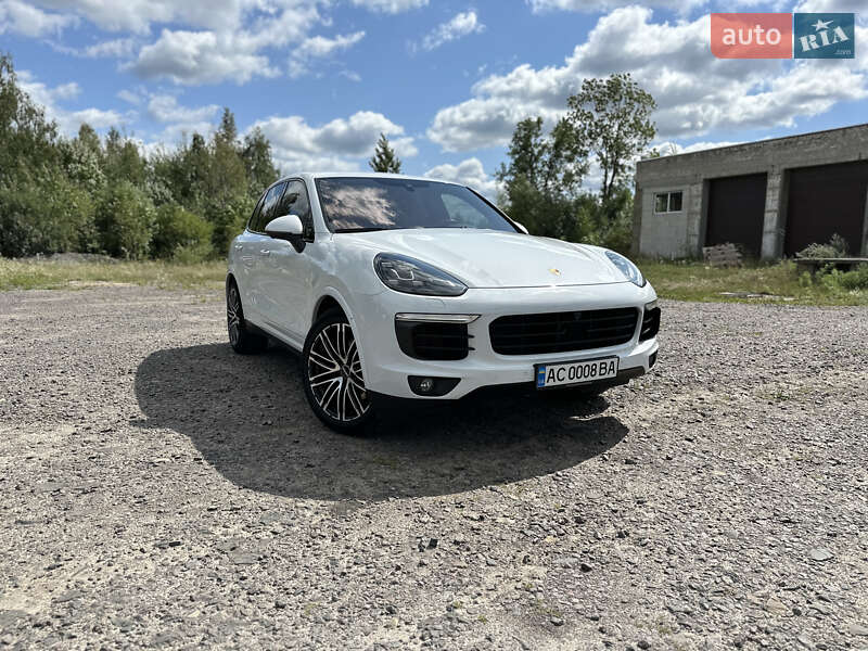 Внедорожник / Кроссовер Porsche Cayenne 2016 в 