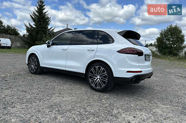 Внедорожник / Кроссовер Porsche Cayenne 2016 в 