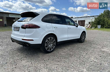 Внедорожник / Кроссовер Porsche Cayenne 2016 в 