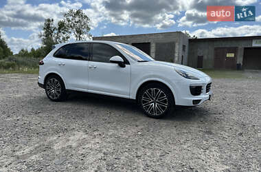 Внедорожник / Кроссовер Porsche Cayenne 2016 в 