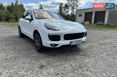 Внедорожник / Кроссовер Porsche Cayenne 2016 в 