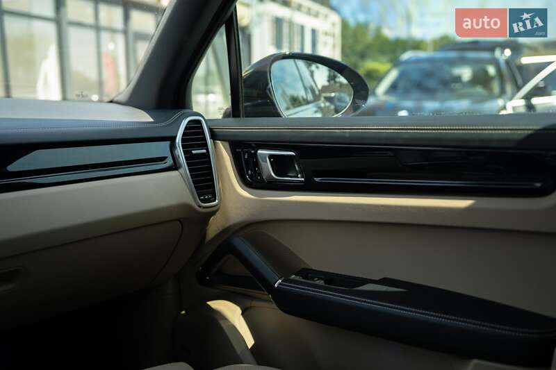 Внедорожник / Кроссовер Porsche Cayenne 2019 в Черновцах