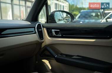 Внедорожник / Кроссовер Porsche Cayenne 2019 в 