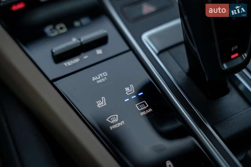 Внедорожник / Кроссовер Porsche Cayenne 2019 в Черновцах
