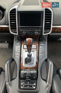 Внедорожник / Кроссовер Porsche Cayenne 2010 в 