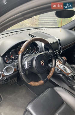 Внедорожник / Кроссовер Porsche Cayenne 2010 в 