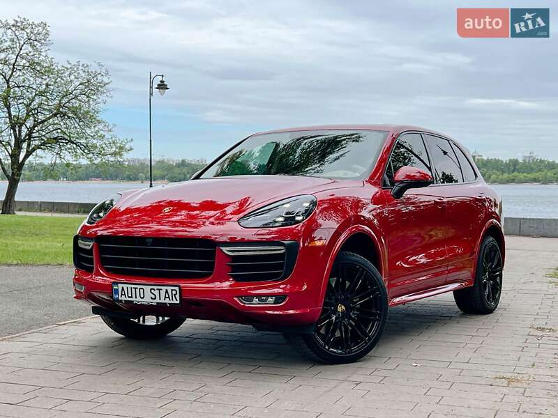 Внедорожник / Кроссовер Porsche Cayenne 2015 в 