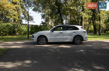 Внедорожник / Кроссовер Porsche Cayenne 2018 в 