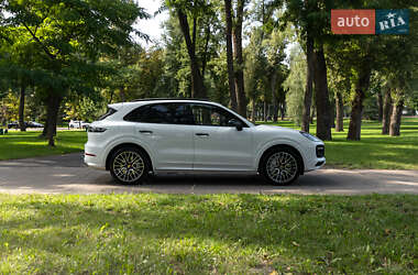 Внедорожник / Кроссовер Porsche Cayenne 2018 в 