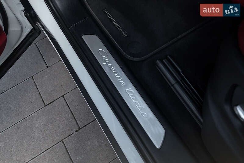 Позашляховик / Кросовер Porsche Cayenne 2018 в Києві