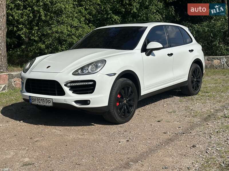 Позашляховик / Кросовер Porsche Cayenne 2012 в 